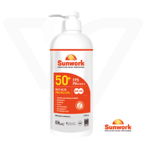BLOQUEADOR SUNWORK 1L Envase familiar de BLOQUEADOR SUNWORK 1L con dosificador, diseñado para una alta protección solar FPS 50+ hipoalergénica y resistente al agua.